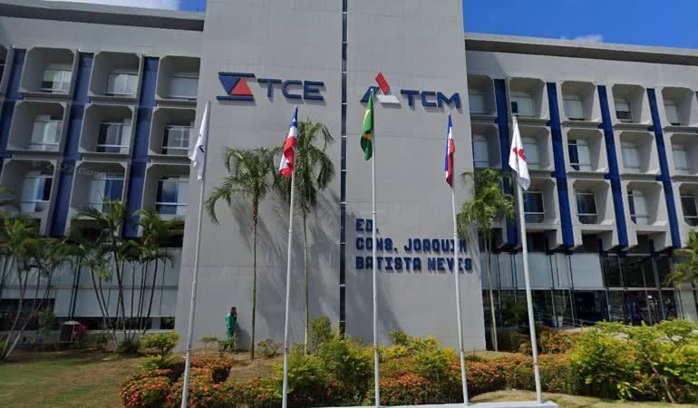 TCM-BA notifica Prefeito Mariano por supostas irregularidades em contrato com empresa de manutenção de frota