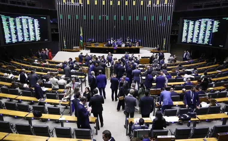 Câmara aprova PEC da Blindagem