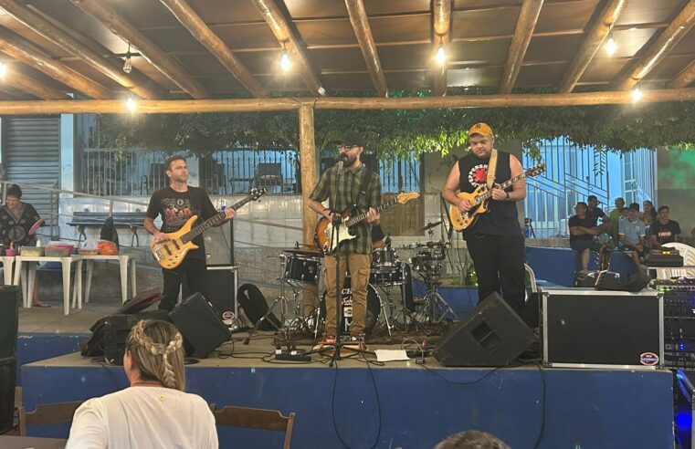 Explosão de Rock: Banda Plano B Faz Estreia de Sucesso na Praça Caboclo em Correntina